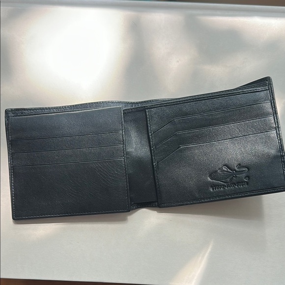 Sting-Ray Leather Black Textured Wallet - Picture 5 of 7